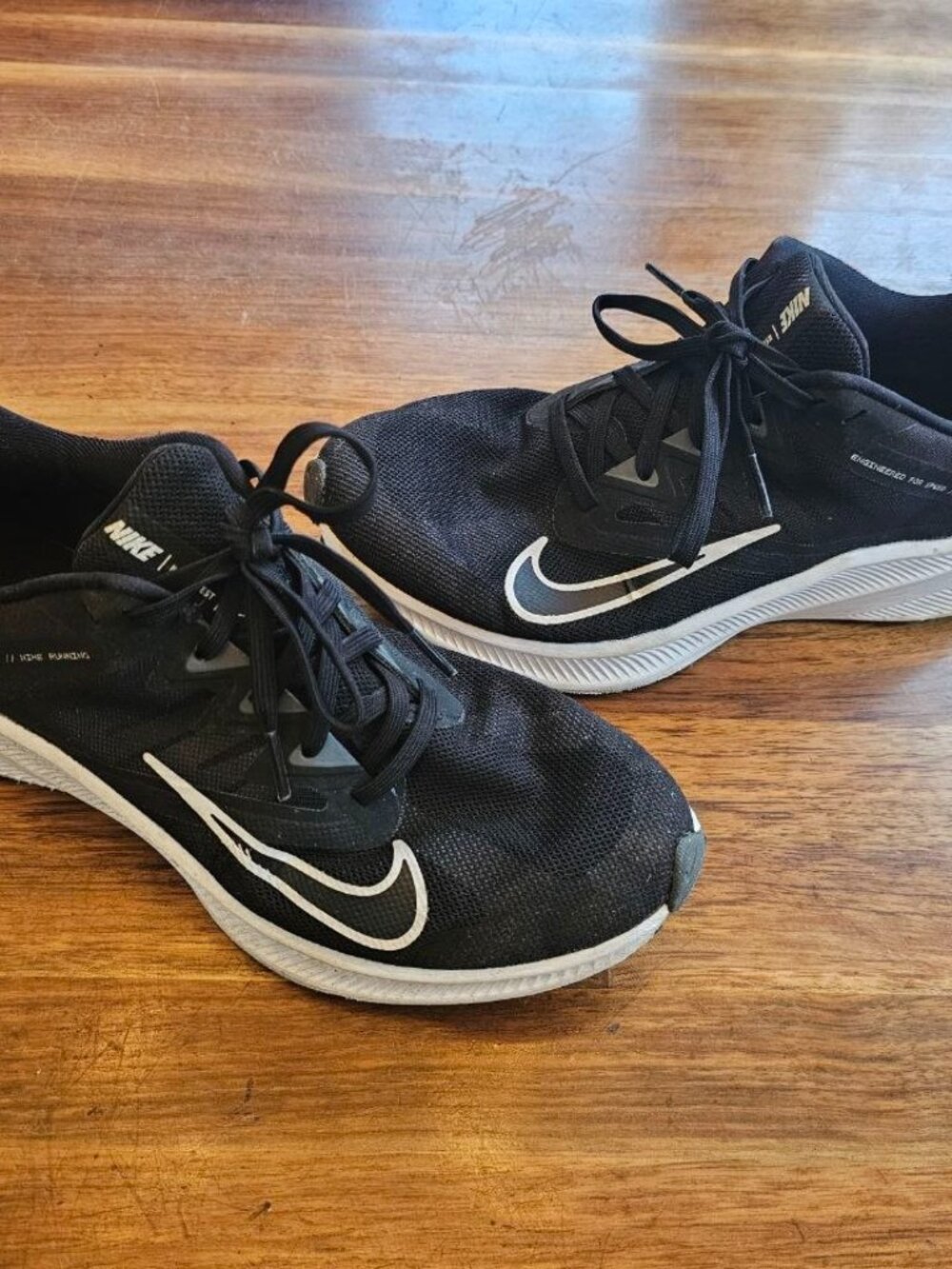 Black & White Nike Quest 3 Running Shoes Women's Size 8.5 "Breathable Mesh Upper